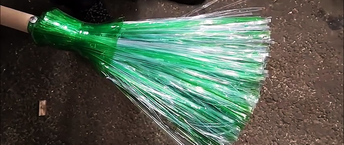 Cách làm chổi từ chai nhựa