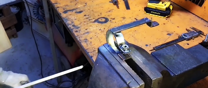 Πώς να φτιάξετε έναν κινητήρα σκάφους από ένα κατσαβίδι