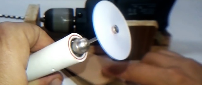 Hoe maak je een booropzetstuk voor een schroevendraaier