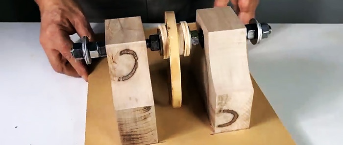 كيفية صنع آلة لشحذ المناشير الدائرية والمزيد من المثقاب