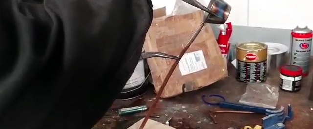 Hur man gör en skarp böj på ett kopparrör utan en rörbockare eller annan utrustning