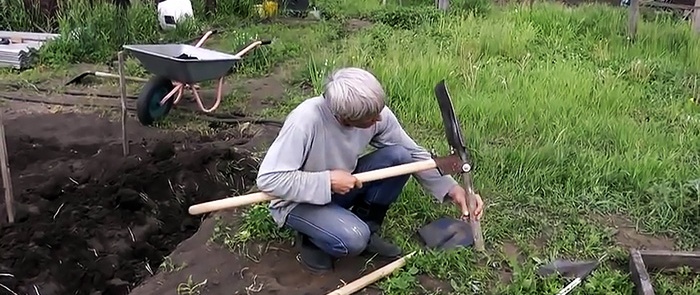 How to make a special shovel for those who have back pain 2 options