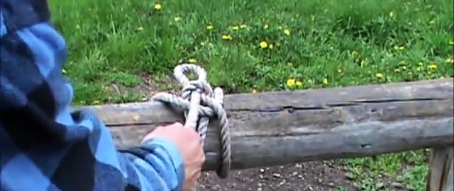 Como amarrar uma corda a um poste para que você possa desamarrá-la facilmente mais tarde