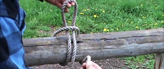Hvordan knytte et tau til en stang slik at du enkelt kan løsne det senere