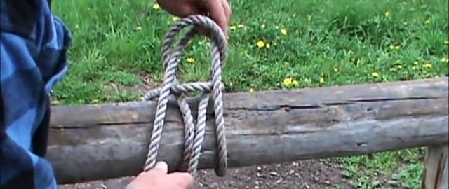 Как да завържете въже за стълб, за да можете лесно да го развържете по-късно