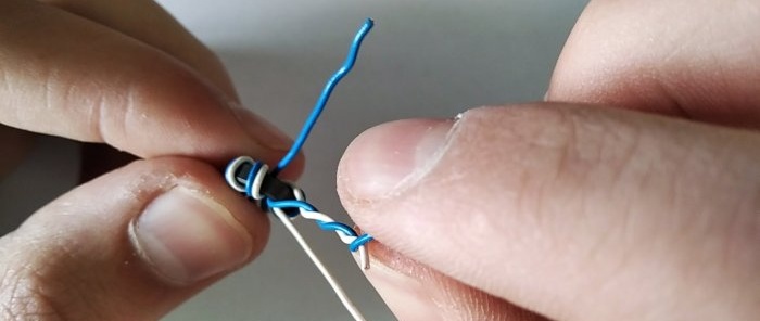 Keitiklis, kuris iš vienos baterijos pagamins LED lemputę