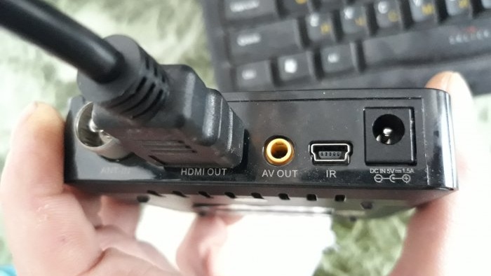 Comment connecter un décodeur DVBT2 à un écran d'ordinateur