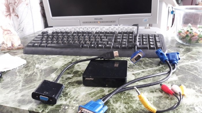 Paano ikonekta ang isang DVBT2 set-top box sa isang monitor ng computer