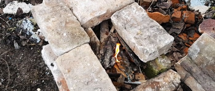 So schmelzen Sie Aluminiumdosen zu Hause zu Rohlingen