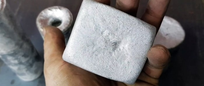 Hoe aluminium blikjes thuis in blanco's te smelten
