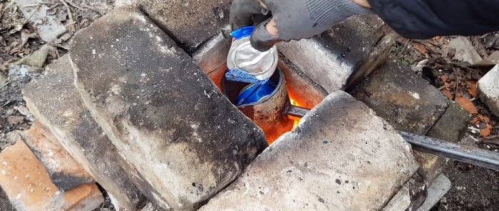 Come fondere le lattine di alluminio in pezzi grezzi a casa