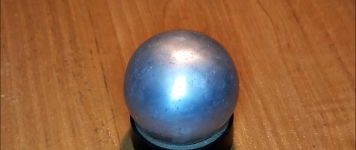كيفية صنع كرة مثالية من رقائق الألومنيوم
