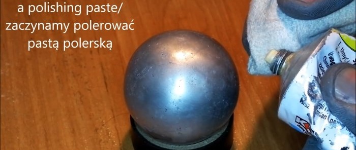 Com fer una bola perfecta amb paper d'alumini
