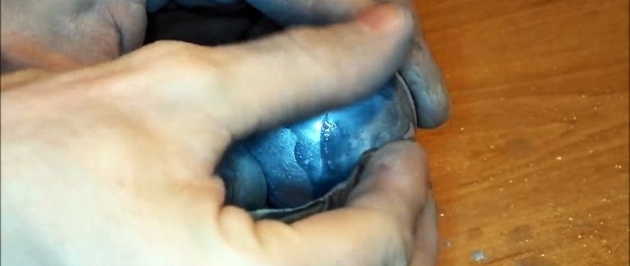 Paano gumawa ng perpektong bola mula sa aluminum foil