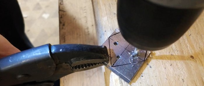 Jak zrobić dziurki na guziki za pomocą prostych narzędzi