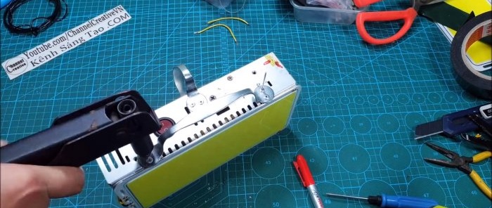 Hur man gör en megakraftig ficklampa av gamla bärbara batterier och en LED-panel