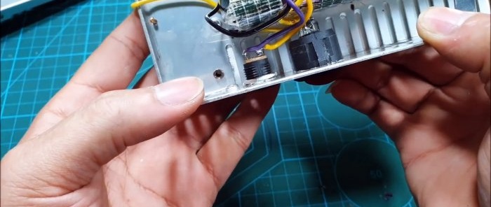 Како направити мега моћну батеријску лампу од старих батерија за лаптоп и ЛЕД панела