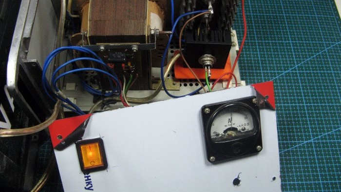 Comment fabriquer un chargeur pour batteries de voiture à partir des pièces disponibles
