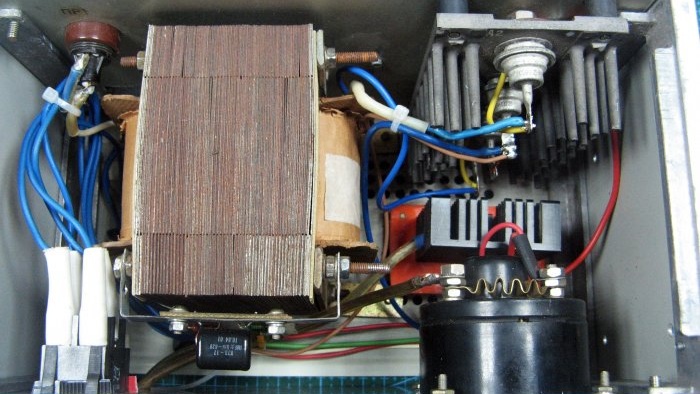 Comment fabriquer un chargeur pour batteries de voiture à partir des pièces disponibles