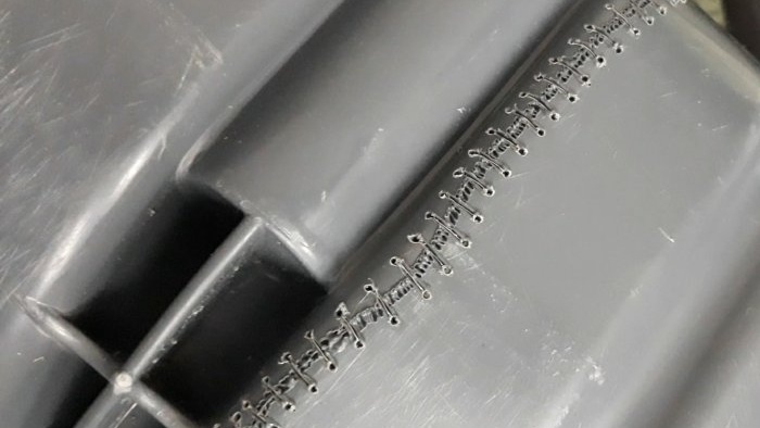 Nikrom tel ve yapıştırıcı kullanarak plastik bir kürek nasıl onarılır