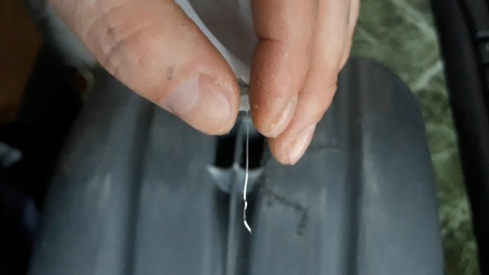Како обновити пластичну лопату помоћу нихром жице и лепка