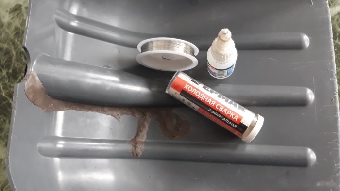 How to restore a plastic shovel using nichrome wire and glue