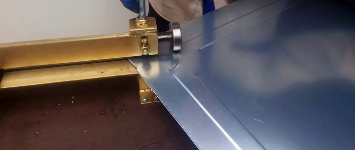 Cum se face o mașină pentru a crea rigidizări pe tablă