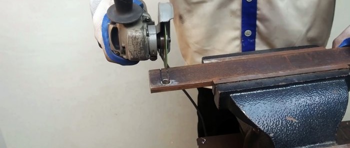 Hvordan man laver en maskine til at skabe afstivninger på metalplader