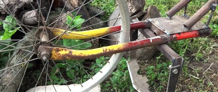 Kā izgatavot ravēšanas kultivatoru, izmantojot vecu velosipēdu