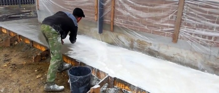 Hogyan fektessünk sajtolt betont