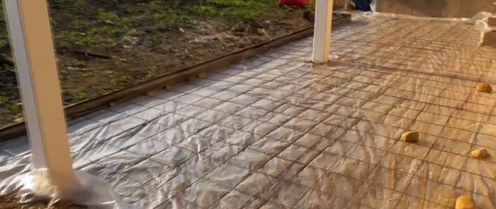 Hoe gestempeld beton te leggen