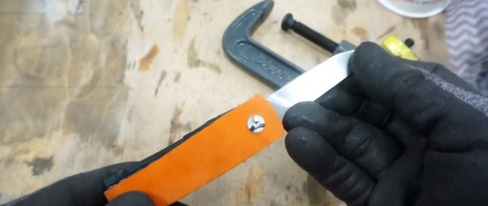 Sådan laver du en foldende lommekniv af en ødelagt saks