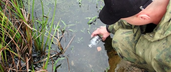 Hoe je water in het bos zuivert en desinfecteert zonder pot of fles