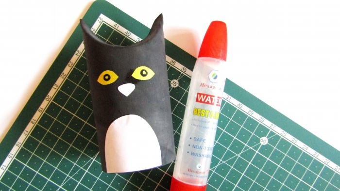 วิธีทำให้ลูกของคุณมีงานทำระหว่างกักตัว: มาทำแมวจากม้วนกระดาษชำระกันเถอะ