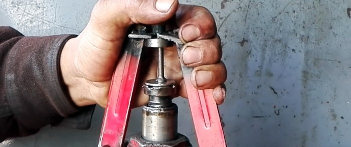 Cum se face un extractor universal dintr-un cric hidraulic