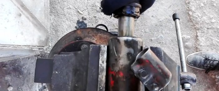 Com fer un extractor universal a partir d'un gat hidràulic