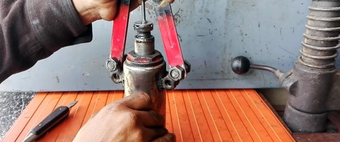 Cum se face un extractor universal dintr-un cric hidraulic