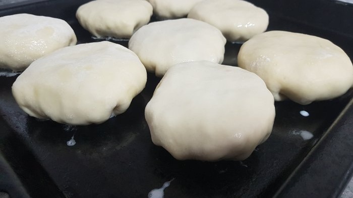 Using an oven instead of a tandoor to prepare delicious samsa