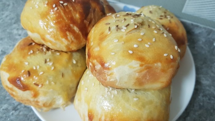 Een oven gebruiken in plaats van een tandoor om heerlijke samsa te bereiden