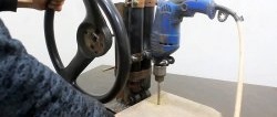 Soporte de taladro para taladro hecho con amortiguadores viejos