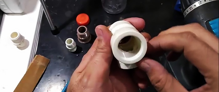 Realizzare un ugello in schiuma per un tubo da giardino