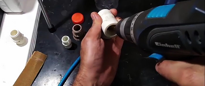 Realizzare un ugello in schiuma per un tubo da giardino