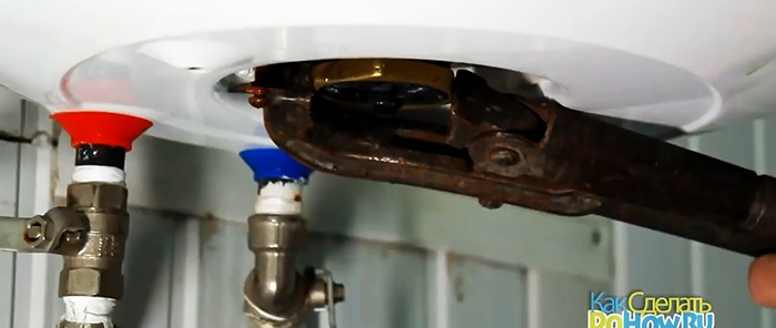 Cómo limpiar los elementos calefactores del calentador de agua a partir de incrustaciones