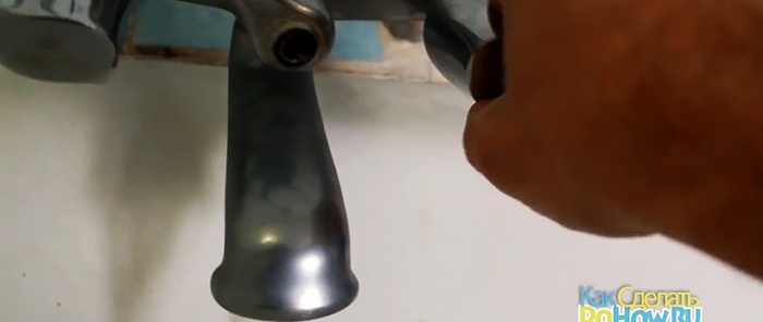 Hoe de verwarmingselementen van een waterverwarmer van kalk te reinigen