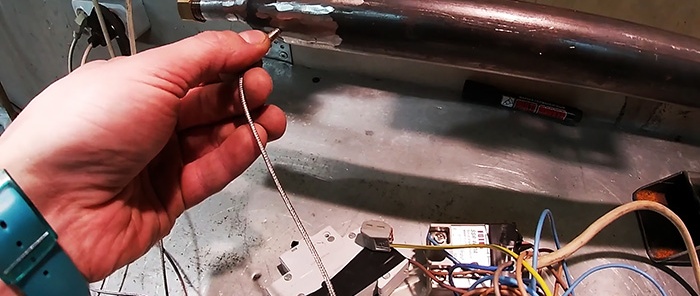 How to inexpensively make a rod extruder for a 3D printer from available components