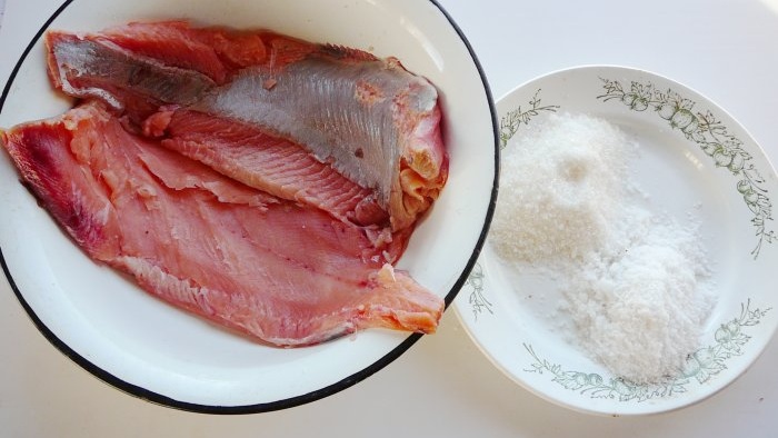 Het lekkerste roze zalmgerecht - een eenvoudig en beproefd recept voor het zouten van zalm