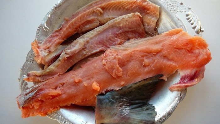 O mais delicioso prato de salmão rosa - uma receita simples e comprovada para salgar salmão