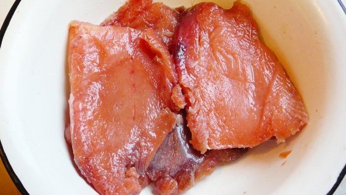 En lezzetli pembe somon yemeği - somon tuzlaması için basit ve kanıtlanmış bir tarif