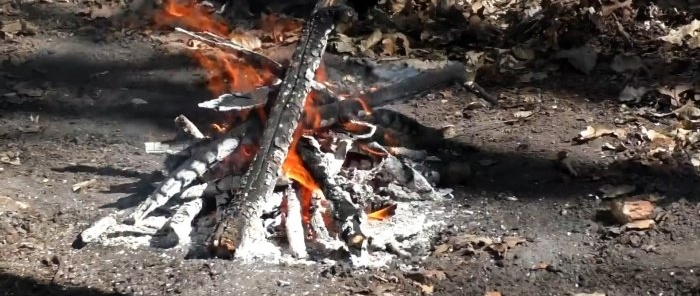 Non buttare via la vecchia stufa, ricava dalla sua griglia un barbecue pieghevole