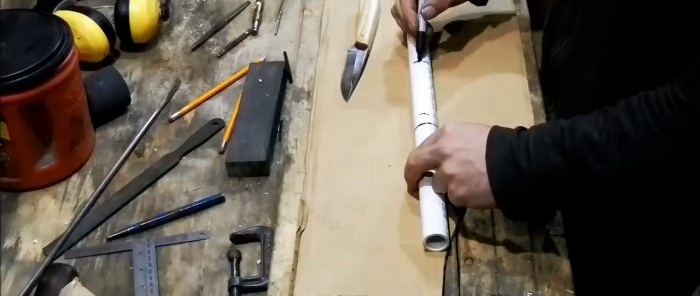 Jak zrobić wygodną osłonę na dowolny nóż z plastikowej rury